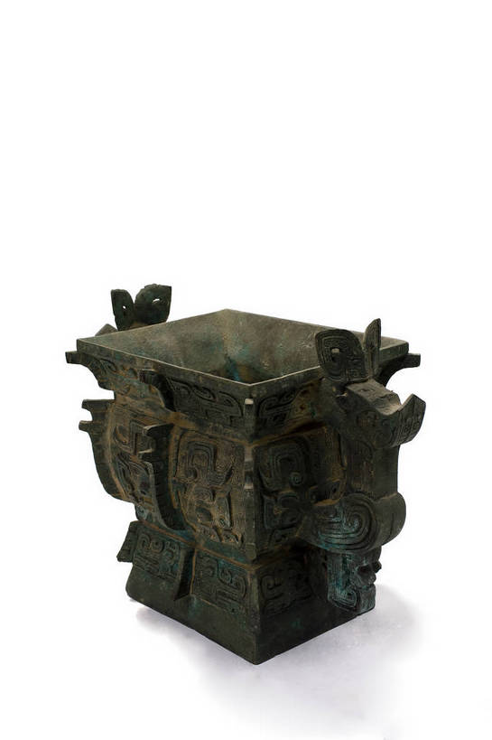 竖图,彩色,静物,金属制品,中国,金属,雕刻,图片,文化遗产,艺术品,古典,历史,文化,文物,装饰品,古代,一个,工艺品,摄影,单个,古董,古物,中国文化,古玩,东亚,青铜,青铜器,古远,古代文明,美术工艺,影棚拍摄,传统文化,青铜制品,簋,礼器,亚丑方簋,bj174