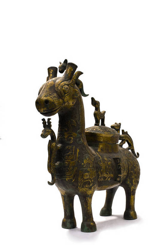 竖图,彩色,静物,金属制品,中国,金属,雕刻,图片,文化遗产,艺术品,历史,文物,装饰品,古代,一个,摄影,单个,古董,中国文化,东亚,青铜,青铜器,古远,古代文明,美术工艺,影棚拍摄,传统文化,青铜制品,牺尊,春秋牺尊,bj174