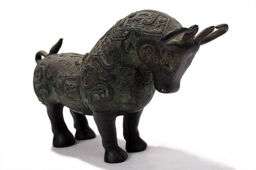 横图,彩色,静物,杯子,金属制品,中国,金属,雕刻,图片,文化遗产,艺术品,历史,文物,装饰品,古代,一个,酒杯,摄影,单个,古董,中国文化,樽,东亚,青铜,青铜器,古远,古代文明,美术工艺,影棚拍摄,传统文化,青铜制品,牛尊,牺尊,酒樽,bj174