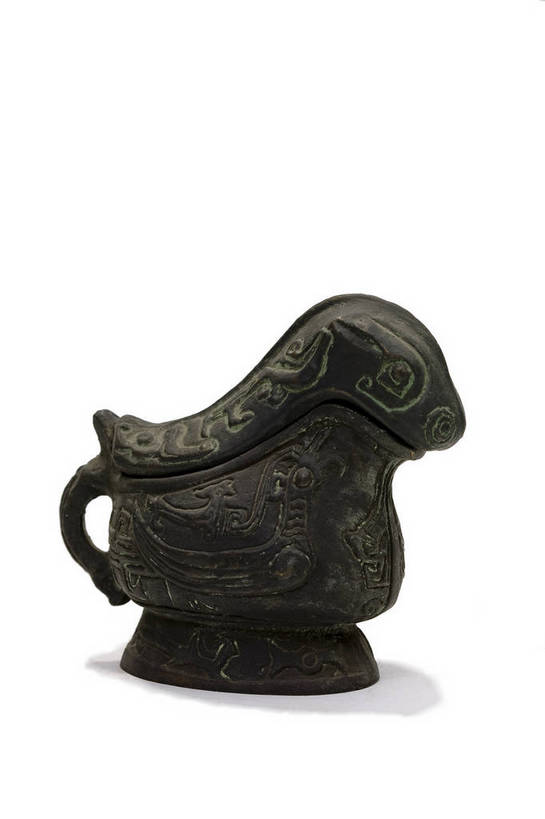 竖图,彩色,静物,杯子,中国,雕刻,图片,文化遗产,艺术品,历史,文物,装饰品,古代,一个,酒杯,摄影,单个,古董,中国文化,东亚,青铜器,古远,古代文明,美术工艺,影棚拍摄,传统文化,觥,bj174