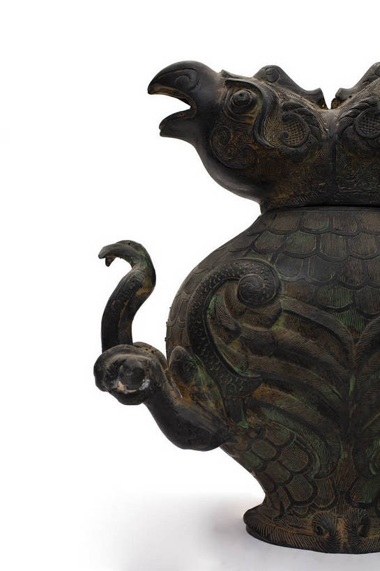 竖图,彩色,静物,金属制品,中国,金属,雕刻,壶,图片,文化遗产,艺术品,历史,文物,水壶,装饰品,古代,一个,茶壶,摄影,单个,古董,中国文化,东亚,青铜,青铜器,古远,古代文明,美术工艺,影棚拍摄,传统文化,青铜制品,双鱼穿带壶,双鱼壶,bj174