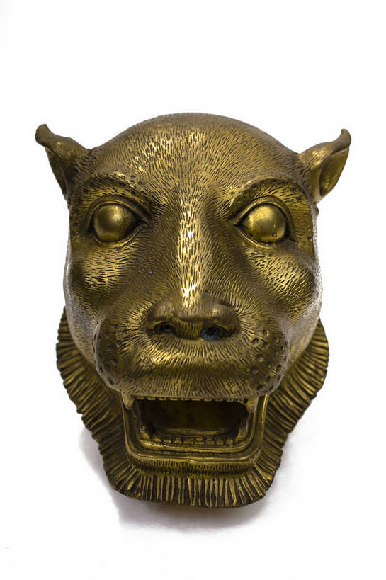 竖图,彩色,静物,雕塑,中国,艺术,装饰,雕刻,雕像,图片,文化遗产,艺术品,历史,文物,装饰品,古代,一个,工艺品,摄影,单个,古董,纪念,美术,中国文化,主题,陈列,东亚,功能,美学,青铜器,古远,古代文明,美术工艺,影棚拍摄,铜雕,传统文化,兽首,bj174