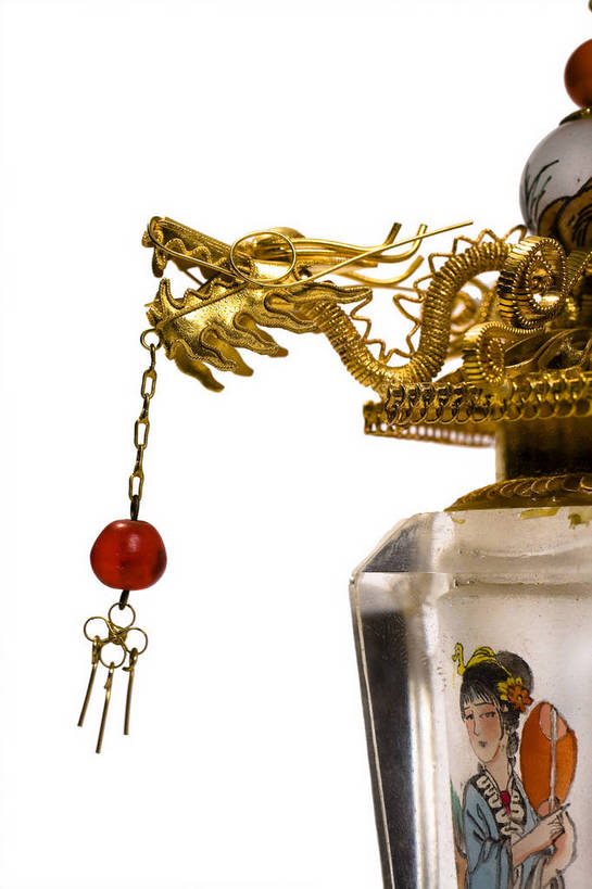 竖图,彩色,绘画,静物,玻璃,中国,彩绘,图片,文化遗产,艺术品,历史,文物,装饰品,古代,一个,玻璃瓶,摄影,单个,古董,精致,中国文化,精美,东亚,鼻烟壶,古远,古代文明,美术工艺,影棚拍摄,传统文化,bj174