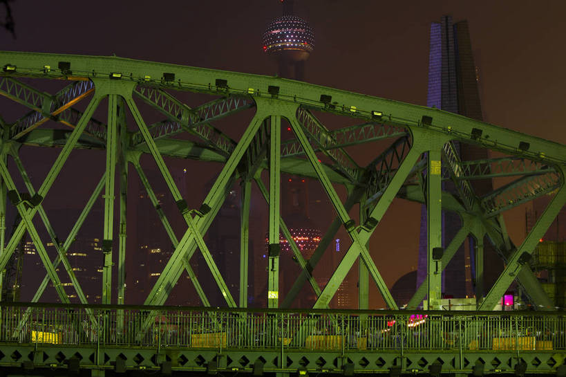 横图,彩色,室外,旅游,度假,名胜古迹,标志建筑,地标,建筑,夜景,上海,中国,遗迹,图片,纪念碑,桥,灯光,古迹,文物,娱乐,建设,古建筑,铁桥,地标建筑,外滩,享受,休闲,旅游胜地,放松,摄影,外白渡桥,古文明,东亚,东方明珠电视塔,灯火辉煌,旅行,bj174