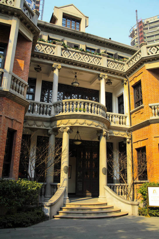 酒吧,竖图,彩色,室外,白天,旅游,度假,名胜古迹,门,标志建筑,地标,建筑,上海,中国,亚洲,遗迹,图片,房屋,楼阁,屋子,建筑群,古典,古迹,文物,娱乐,建设,古建筑,楼房,享受,休闲,旅游胜地,放松,摄影,新天地,申,卢湾区,古文明,东亚,上海市,中华人民共和国,沪,华东地区,上海新天地,旅行,房子,架空,bj174