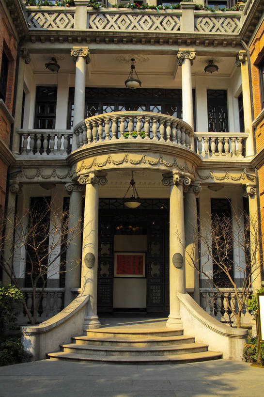 酒吧,竖图,彩色,室外,白天,旅游,度假,名胜古迹,门,标志建筑,地标,建筑,上海,中国,亚洲,遗迹,图片,房屋,楼阁,屋子,建筑群,古典,古迹,文物,娱乐,建设,古建筑,楼房,享受,休闲,旅游胜地,放松,摄影,新天地,申,卢湾区,古文明,东亚,上海市,中华人民共和国,沪,华东地区,上海新天地,旅行,房子,架空,bj174