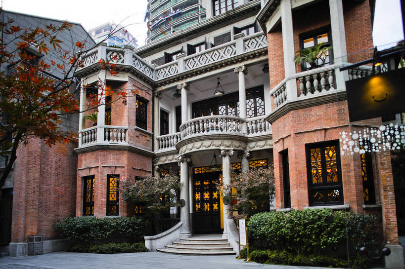 酒吧,横图,彩色,室外,白天,旅游,度假,名胜古迹,门,标志建筑,地标,建筑,上海,中国,亚洲,遗迹,图片,房屋,楼阁,屋子,建筑群,古典,古迹,文物,娱乐,建设,古建筑,楼房,享受,休闲,旅游胜地,放松,摄影,新天地,申,卢湾区,古文明,东亚,上海市,中华人民共和国,沪,华东地区,上海新天地,旅行,房子,架空,bj174