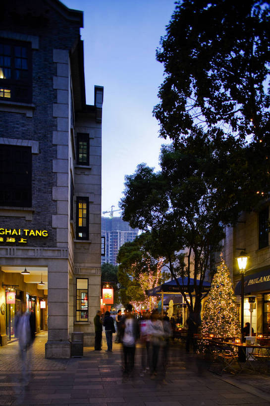 酒吧,竖图,彩色,室外,旅游,度假,美景,名胜古迹,标志建筑,道路,地标,建筑,街道,路,夜景,公路,上海,中国,遗迹,图片,景观,建筑群,灯光,交通,古典,古迹,文物,娱乐,建设,古建筑,商业街,老建筑,石库门,享受,休闲,旅游胜地,景色,放松,摄影,新天地,茶座,古文明,东亚,灯火辉煌,马路,旅行,酒吧间,酒馆,bj174