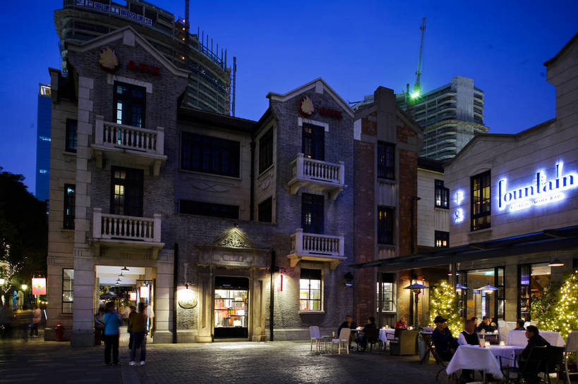 酒吧,横图,彩色,室外,旅游,度假,美景,名胜古迹,标志建筑,道路,地标,建筑,街道,路,夜景,公路,上海,中国,遗迹,图片,景观,建筑群,灯光,交通,古典,古迹,文物,娱乐,建设,古建筑,商业街,老建筑,石库门,享受,休闲,旅游胜地,景色,放松,摄影,新天地,茶座,古文明,东亚,灯火辉煌,马路,旅行,酒吧间,酒馆,bj174