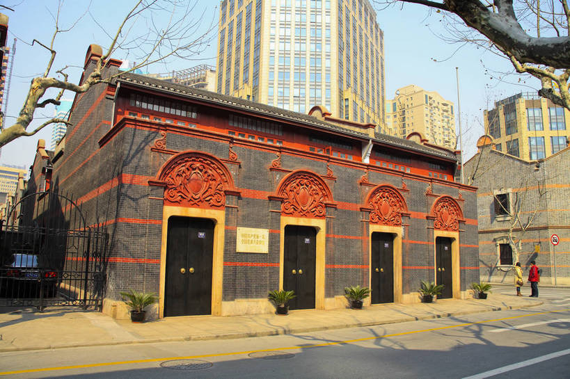 横图,彩色,室外,白天,旅游,度假,美景,名胜古迹,标志建筑,道路,地标,建筑,街道,路,公路,上海,中国,遗迹,图片,景观,建筑群,交通,古典,古迹,文物,娱乐,建设,古建筑,老建筑,石库门,享受,休闲,旅游胜地,景色,放松,摄影,古文明,东亚,中共一大会址,马路,旅行,bj174