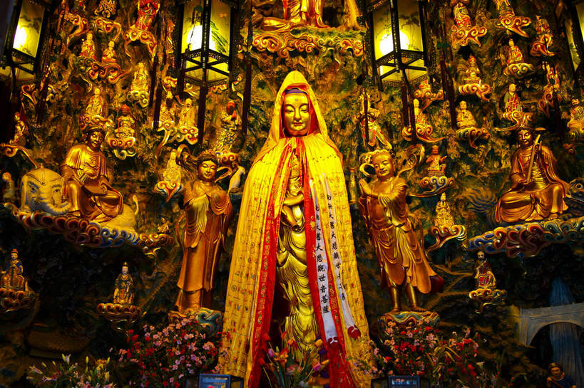 横图,彩色,室内,白天,上海,中国,灯笼,雕像,佛像,塑像,图片,文化遗产,文物,古代,多个,金色,摄影,宗教,佛教,信仰,金佛,中国文化,东亚,龙华寺,传统文化,bj174