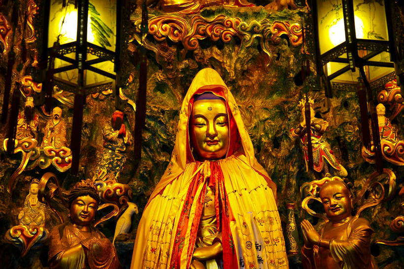 横图,彩色,室内,白天,上海,中国,灯笼,雕像,佛像,塑像,图片,文化遗产,文物,古代,一个,金色,摄影,宗教,佛教,信仰,金佛,中国文化,东亚,龙华寺,传统文化,bj174