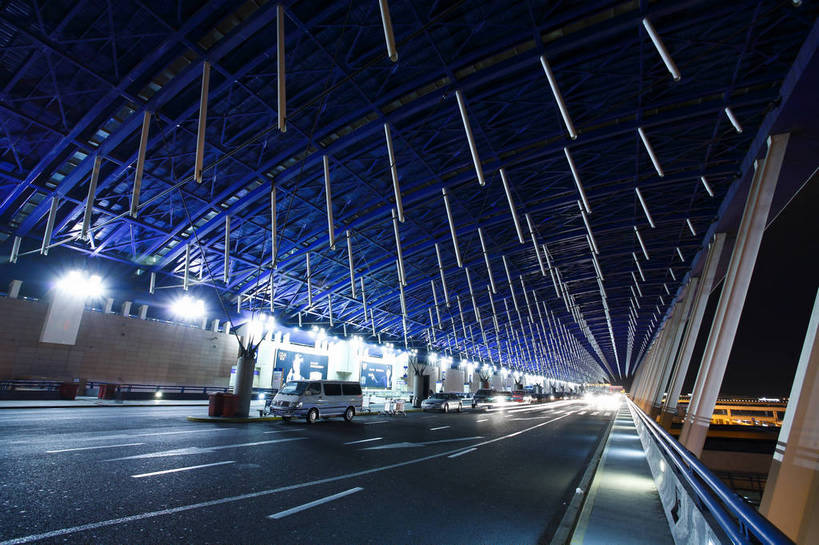 机场,横图,彩色,室外,旅游,度假,名胜古迹,标志建筑,地标,飞机场,建筑,夜景,上海,中国,遗迹,图片,灯光,古迹,文物,娱乐,候机厅,建设,古建筑,浦东国际机场,地标建筑,享受,休闲,旅游胜地,放松,摄影,公共设施,候机楼,古文明,东亚,灯火辉煌,旅行,bj174