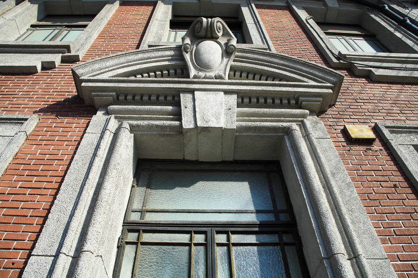 横图,彩色,室外,特写,白天,仰视,旅游,上海,中国,图片,老房子,民居,老建筑,石库门,摄影,门楣,东亚,旧城区,里弄,旅行,bj174