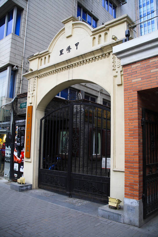 竖图,彩色,室外,白天,旅游,度假,名胜古迹,标志建筑,地标,建筑,上海,中国,欧式,遗迹,图片,房屋,楼阁,屋子,古迹,文物,娱乐,建设,古建筑,楼房,享受,休闲,旅游胜地,放松,摄影,纪念,古文明,东亚,毛泽东故居,旅行,房子,架空,bj174