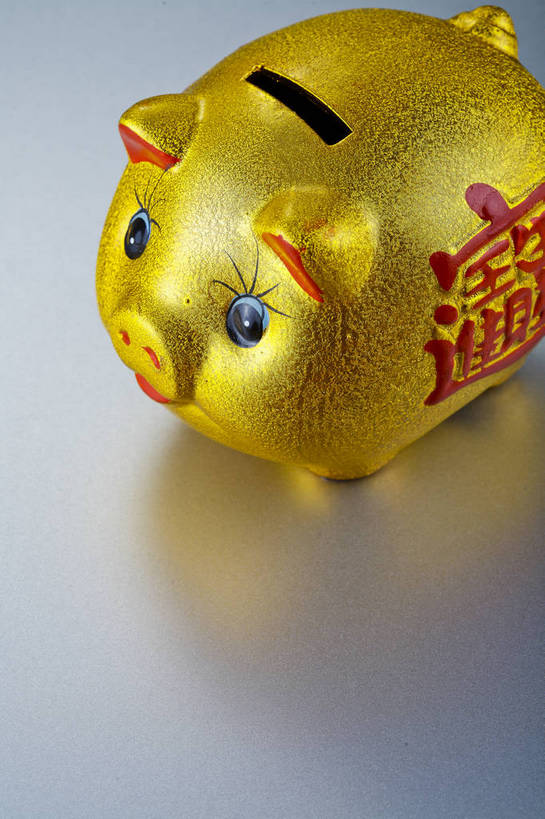 竖图,彩色,背景,静物,玩具,中国,图片,纹理,艺术品,小猪,装饰品,一个,金色,储蓄罐,储蓄,摄影,单个,中国文化,东亚,美术工艺,影棚拍摄,传统文化,bj174