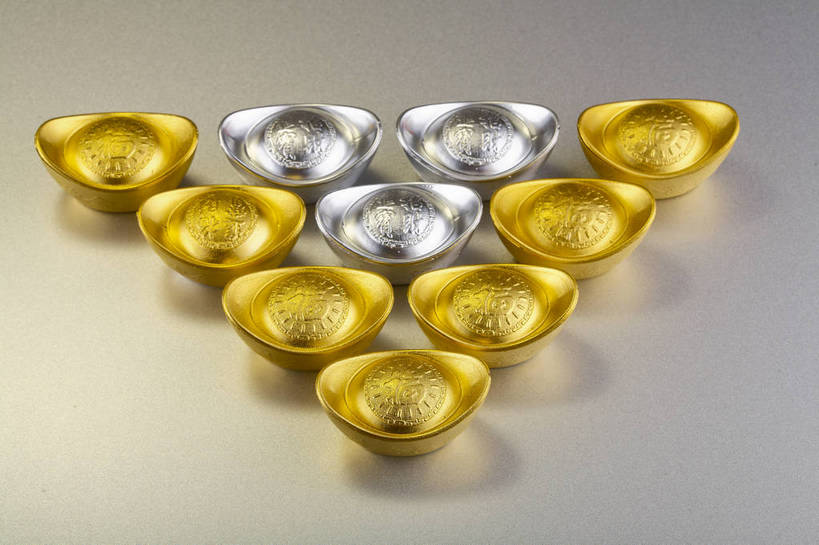 横图,彩色,背景,爱情,奢侈,钱,静物,银,珠宝,中国,许多,金属,图片,纹理,文化遗产,艺术品,很多,装饰品,多个,财富,摄影,金元宝,昂贵,贵重,中国文化,坚定,信念,东亚,贵金属,约定,白银,宝贵,美术工艺,影棚拍摄,元宝,传统文化,bj174