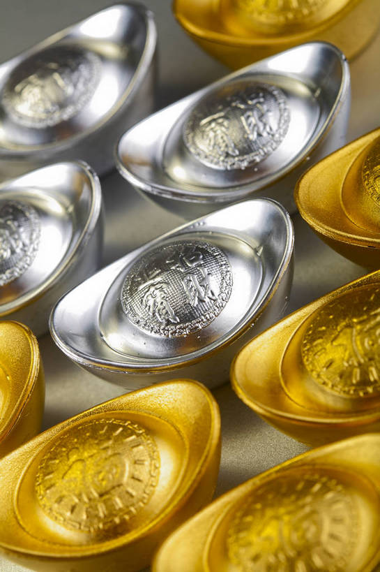 竖图,彩色,背景,爱情,奢侈,钱,静物,银,珠宝,中国,许多,金属,图片,纹理,文化遗产,艺术品,很多,装饰品,多个,财富,摄影,金元宝,昂贵,贵重,中国文化,坚定,信念,东亚,贵金属,约定,白银,宝贵,美术工艺,影棚拍摄,元宝,传统文化,bj174