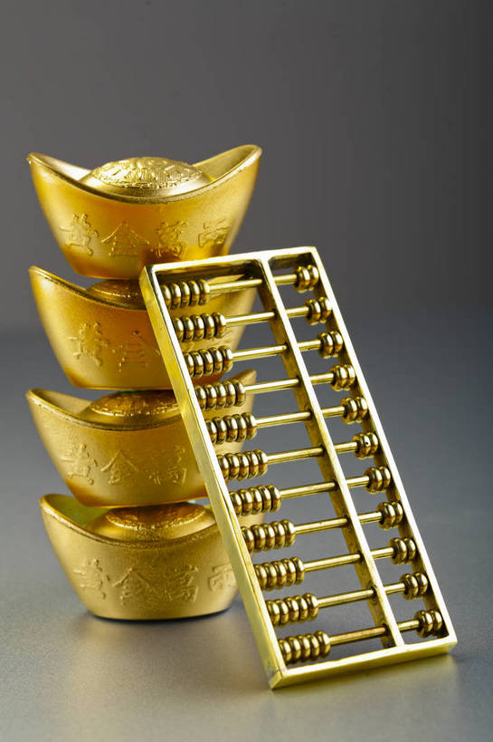 竖图,彩色,背景,钱,算盘,静物,中国,许多,图片,文化遗产,艺术品,很多,装饰品,多个,财富,摄影,金元宝,中国文化,东亚,美术工艺,珠算,影棚拍摄,元宝,传统文化,bj174