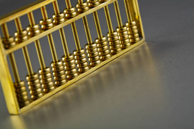 横图,彩色,背景,钱,算盘,静物,中国,图片,文化遗产,艺术品,装饰品,一个,金色,财富,摄影,单个,中国文化,东亚,美术工艺,珠算,影棚拍摄,传统文化,bj174