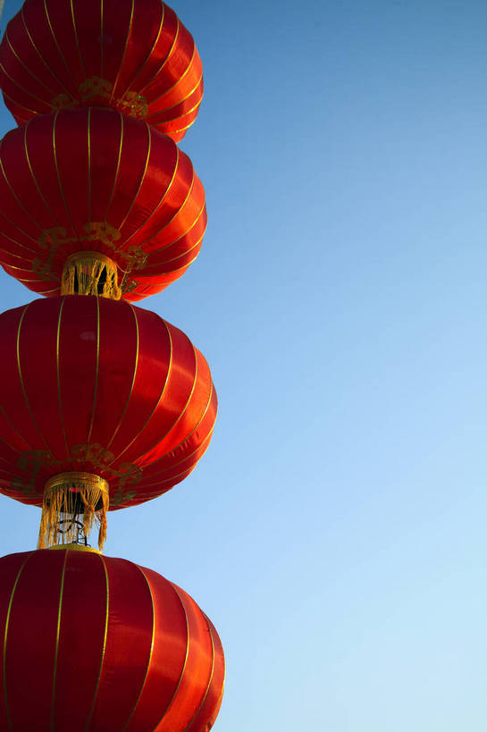 竖图,彩色,室外,白天,静物,中国,春节,新年,许多,节日,灯笼,图片,文化遗产,艺术品,很多,红灯笼,装饰品,天空,多个,摄影,中国文化,东亚,美术工艺,传统文化,bj174