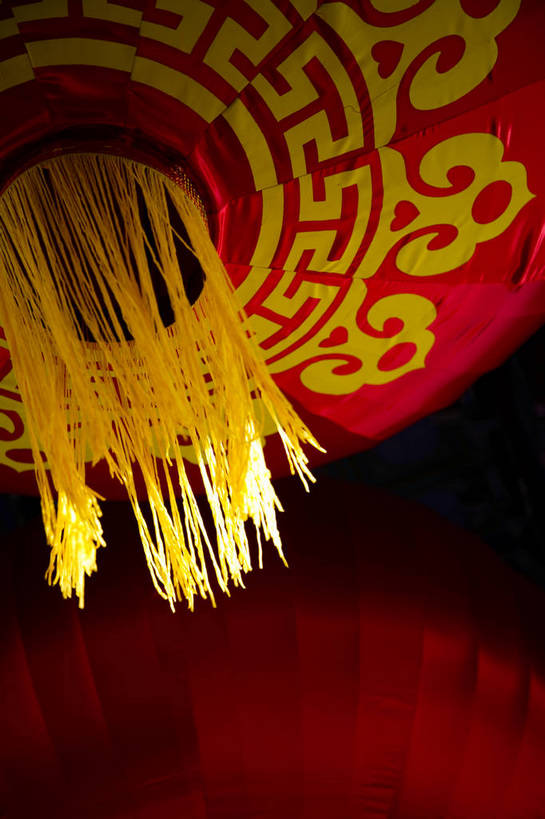 竖图,彩色,室外,夜晚,静物,中国,春节,新年,节日,灯笼,图片,文化遗产,艺术品,红灯笼,装饰品,一个,天空,摄影,单个,中国文化,东亚,美术工艺,传统文化,bj174