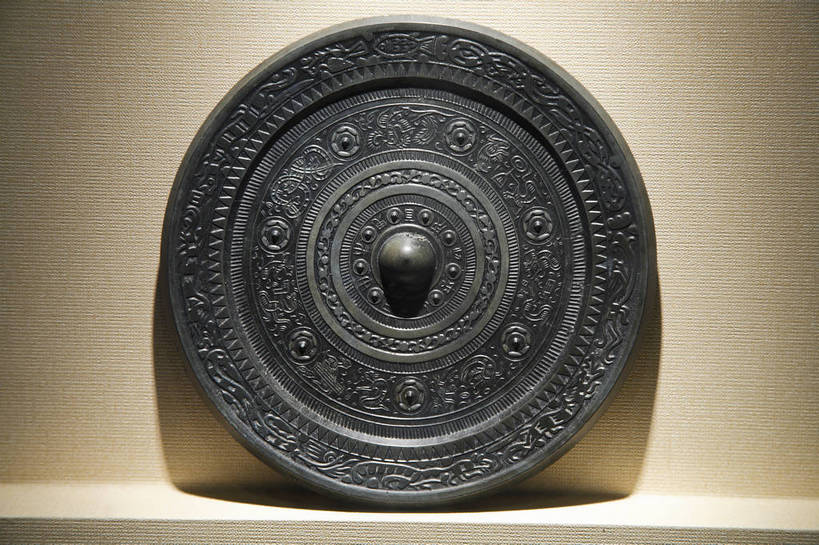 横图,彩色,镜子,静物,金属制品,中国,金属,图片,文化遗产,艺术品,历史,文物,装饰品,古代,一个,工艺品,摄影,单个,古董,镜像,镜面,中国文化,铜制品,东亚,青铜,青铜器,古远,古代文明,美术工艺,影棚拍摄,传统文化,青铜制品,青铜镜,铜镜,bj174