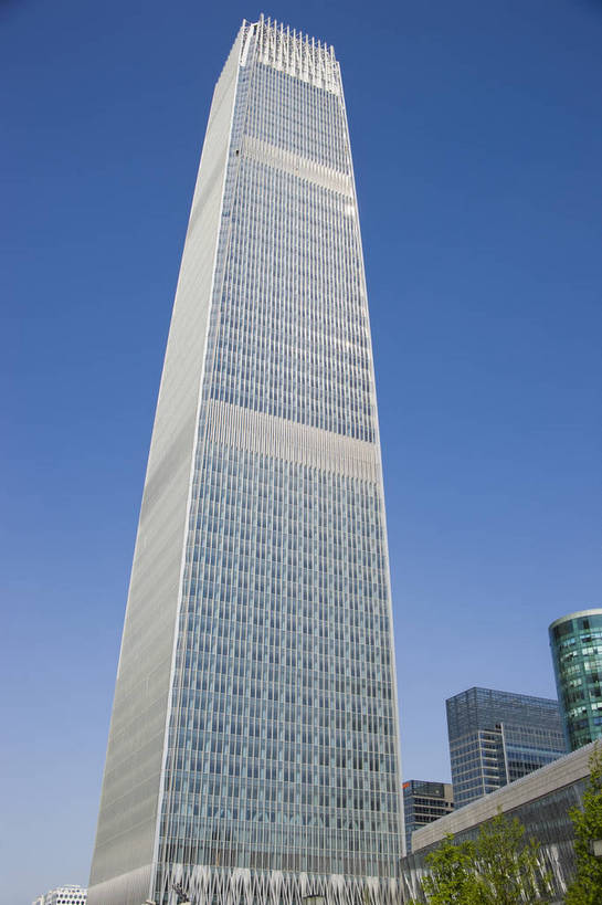 竖图,彩色,室外,特写,白天,仰视,旅游,度假,名胜古迹,标志建筑,地标,建筑,北京,中国,亚洲,遗迹,图片,景观,首都,古迹,文物,娱乐,建设,古建筑,现代建筑,树木,地标建筑,享受,休闲,旅游胜地,摩天大厦,商务楼,放松,竖,摄影,古文明,东亚,中华人民共和国,北京市,京,北平,华北地区,旅行,北京CBD,北京商务中心区,中国北京大北窑,国贸,中国国际贸易中心,中国国贸,国贸三期,中国国际贸易中心第三期,bj174