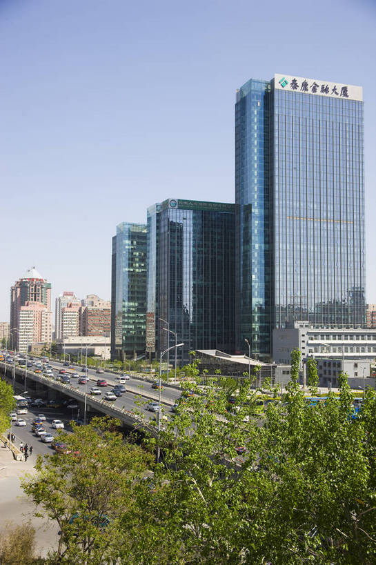 竖图,彩色,室外,特写,白天,旅游,度假,名胜古迹,标志建筑,大桥,道路,地标,建筑,路,桥梁,公路,北京,中国,亚洲,遗迹,图片,景观,高架,桥,车流,交通,首都,古迹,文物,娱乐,建设,古建筑,现代建筑,地标建筑,享受,休闲,旅游胜地,摩天大厦,商务楼,放松,竖,摄影,高架桥,古文明,东亚,高架道路,跨线桥,中华人民共和国,北京市,京,北平,华北地区,马路,旅行,北京CBD,北京商务中心区,中国北京大北窑,东三环,bj174