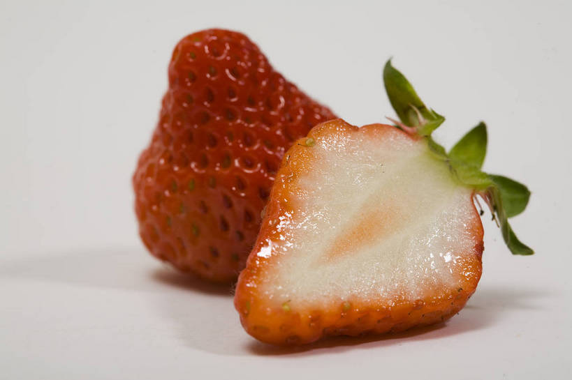 横图,彩色,特写,白天,草莓,静物,水果,中国,亚洲,图片,食品,两个,红色,摄影,横截面,剖面,东亚,截面,截面图形,影棚拍摄,bj174