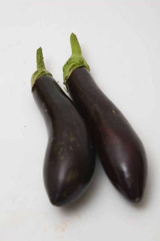 竖图,彩色,特写,白天,茄子,蔬菜,静物,中国,亚洲,图片,食品,食物,排列,两个,竖,摄影,东亚,影棚拍摄,bj174