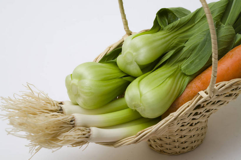 横图,彩色,特写,白天,胡萝卜,蔬菜,静物,中国,亚洲,篮子,图片,葱,青菜,食品,菜篮,食物,多个,摄影,东亚,绿叶菜,影棚拍摄,bj174