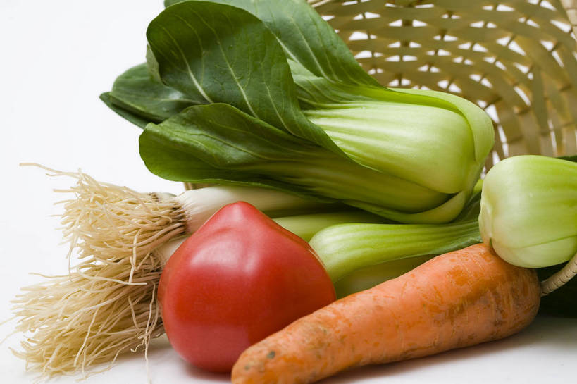 横图,彩色,特写,白天,柿子,胡萝卜,蔬菜,西红柿,静物,中国,亚洲,篮子,图片,葱,青菜,食品,菜篮,食物,多个,摄影,东亚,绿叶菜,影棚拍摄,bj174