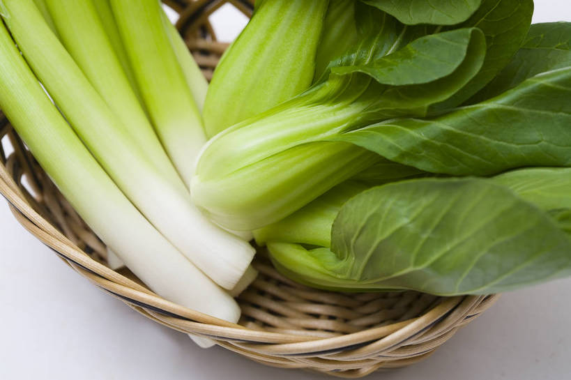 横图,彩色,特写,白天,蔬菜,静物,中国,亚洲,篮子,图片,葱,青菜,食品,菜篮,食物,多个,摄影,东亚,绿叶菜,影棚拍摄,bj174