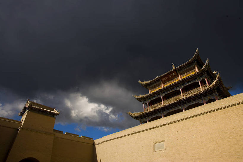 横图,彩色,室外,白天,旅游,度假,名胜古迹,标志建筑,地标,建筑,长城,中国,亚洲,清澈,遗迹,图片,墙,文化遗产,乌云,云,合成,古迹,文物,娱乐,建设,城墙,古建筑,蓝天,天空,天,享受,休闲,旅游胜地,放松,摄影,城楼,特效,烽火台,古文明,东亚,甘肃,甘肃省,嘉峪关,中华人民共和国,西北地区,甘,嘉峪关市,明澈,清彻,清亮,眩光,bj174