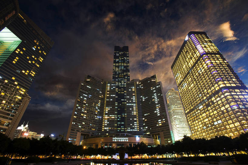 横图,彩色,室外,旅游,度假,商务,名胜古迹,标志建筑,大厦,地标,建筑,夜景,广州,中国,亚洲,遗迹,图片,灯光,云层,合成,古迹,文物,娱乐,建设,古建筑,现代建筑,天空,地标建筑,享受,休闲,旅游胜地,商务楼,彩云,放松,金融,摄影,经济,特效,贸易,古文明,东亚,广东,广东省,中华人民共和国,华南地区,省会,广州市,粤,灯火辉煌,天河,旅行,商业,天河区,中信大厦,广州中信广场,bj174