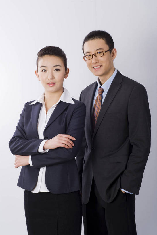 东方人,两个人,商务人士,办公室,微笑,竖图,彩色,室内,白天,西装,商务,成功,合作,信心,职员,北京,中国,亚洲,正装,图片,站着,摄影,东亚,团结,男人,男性,女人,女性,亚洲人,中国人,年轻人,白领,半身,影棚拍摄,高兴,办公,bj174