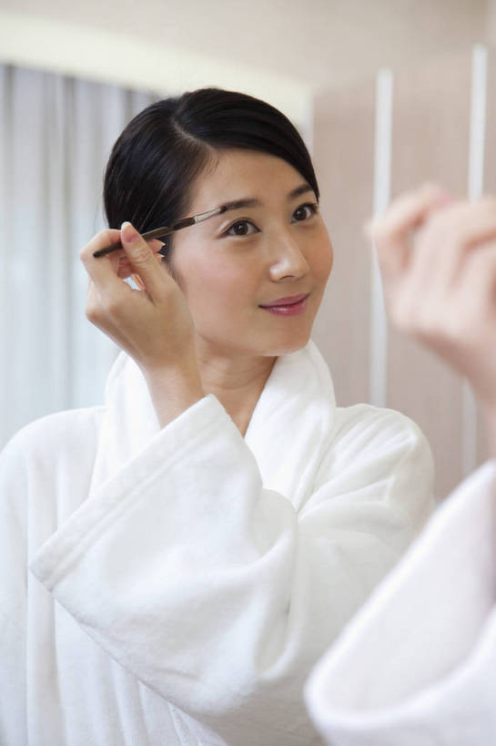 东方人,一个人,竖图,彩色,室内,化妆,美容,时尚,卧室,中国,亚洲,护肤,梳妆,图片,休闲,放松,美女,摄影,生活方式,东亚,中华人民共和国,女人,女性,亚洲人,中国人,年轻人,坐着,半身,高兴,愉快,bj174