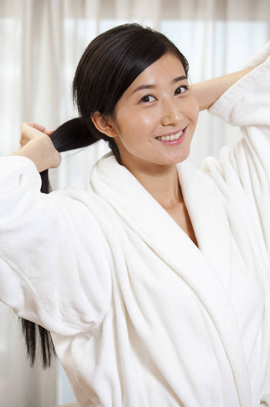 东方人,一个人,竖图,彩色,室内,化妆,美容,美发,时尚,卧室,中国,亚洲,护肤,梳妆,图片,休闲,放松,美女,摄影,生活方式,东亚,中华人民共和国,女人,女性,亚洲人,中国人,年轻人,坐着,半身,高兴,愉快,bj174