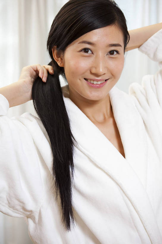 东方人,一个人,竖图,彩色,室内,化妆,美容,美发,时尚,卧室,中国,亚洲,护肤,梳妆,图片,休闲,放松,美女,摄影,生活方式,东亚,中华人民共和国,女人,女性,亚洲人,中国人,年轻人,坐着,半身,高兴,愉快,bj174