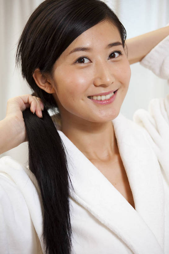 东方人,一个人,竖图,彩色,室内,化妆,美容,美发,时尚,卧室,中国,亚洲,护肤,梳妆,图片,休闲,放松,美女,摄影,生活方式,东亚,中华人民共和国,女人,女性,亚洲人,中国人,年轻人,坐着,半身,高兴,愉快,bj174