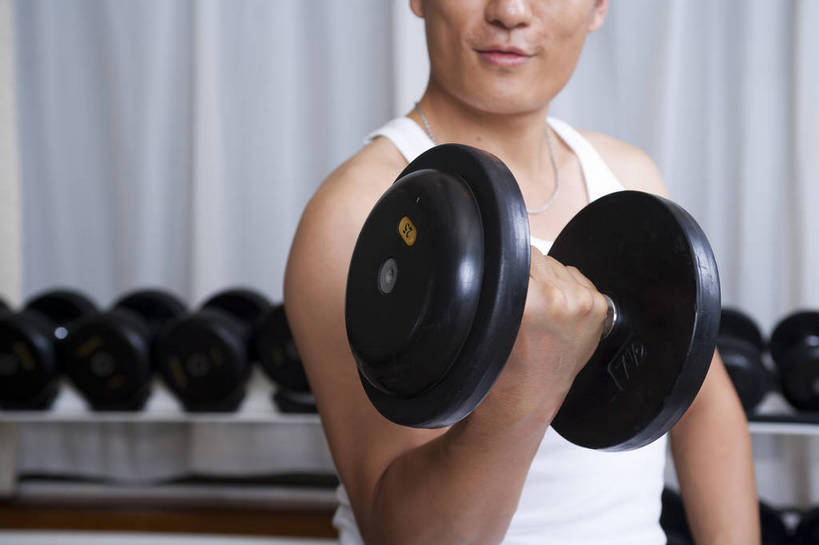 东方人,一个人,健身房,横图,彩色,室内,时尚,快乐,幸福,中国,亚洲,图片,享受,休闲,放松,美体,摄影,生活方式,健身器材,东亚,中华人民共和国,举重机,男人,男性,亚洲人,中国人,年轻人,坐着,半身,健身,高兴,愉快,bj174