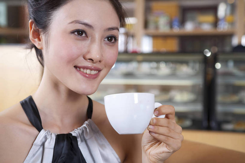 东方人,一个人,餐厅,微笑,横图,彩色,室内,时尚,西餐,中国,亚洲,图片,喝咖啡,娱乐,晚会,休息,休闲,放松,美女,摄影,生活方式,东亚,中华人民共和国,女人,女性,亚洲人,中国人,年轻人,坐着,半身,高兴,愉快,bj174