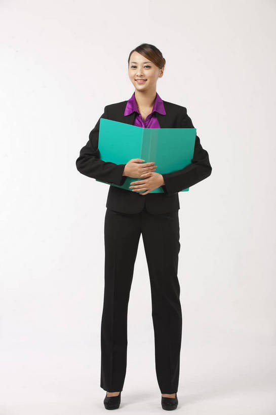 东方人,一个人,商务人士,商务女性,微笑,竖图,彩色,室内,白天,西装,商务,成功,信心,职员,中国,亚洲,套装,正装,图片,文件,文件夹,站着,美女,摄影,商务装,工薪阶层,东亚,女孩,女人,女性,亚洲人,中国人,年轻人,白领,上班族,全身,影棚拍摄,高兴,办公,bj174