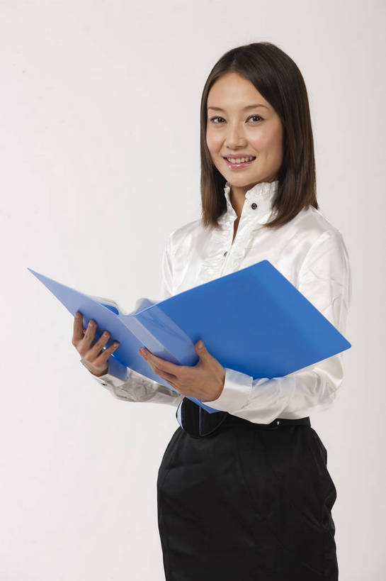东方人,一个人,商务人士,商务女性,微笑,竖图,彩色,室内,白天,衬衫,裙子,商务,成功,信心,职员,中国,亚洲,套装,正装,图片,文件,文件夹,站着,美女,短裙,摄影,半身裙,商务装,工薪阶层,东亚,女孩,女人,女性,亚洲人,中国人,年轻人,白领,上班族,半身,影棚拍摄,高兴,办公,bj174