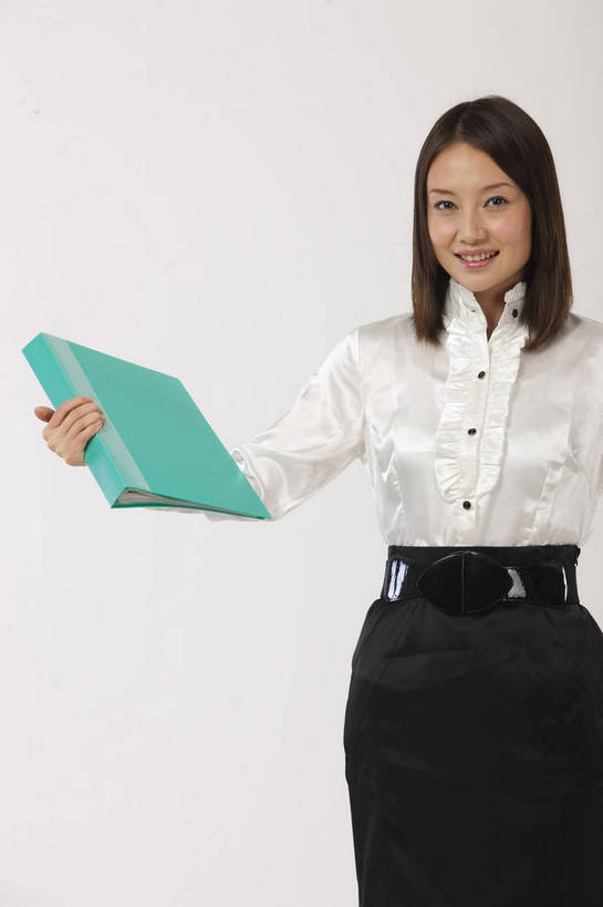 东方人,一个人,商务人士,商务女性,微笑,竖图,彩色,室内,白天,衬衫,裙子,商务,成功,信心,职员,中国,亚洲,套装,正装,图片,文件,文件夹,站着,美女,短裙,摄影,半身裙,商务装,工薪阶层,东亚,女孩,女人,女性,亚洲人,中国人,年轻人,白领,上班族,半身,影棚拍摄,高兴,办公,bj174