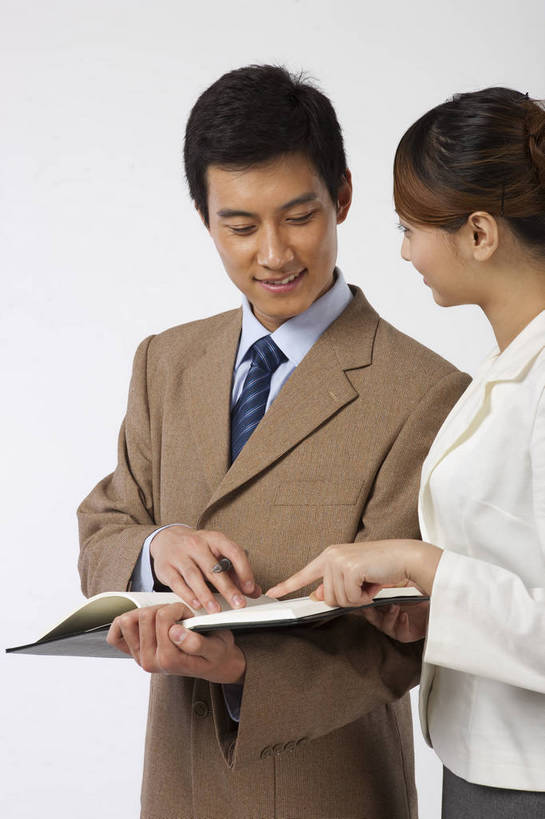东方人,两个人,商务人士,商务男性,商务女性,微笑,竖图,彩色,室内,白天,衬衫,裙子,西装,商务,成功,信心,签字,职员,中国,亚洲,套装,正装,工作,图片,文件,站着,美女,短裙,摄影,半身裙,商务装,工薪阶层,东亚,男人,男性,女孩,女人,女性,亚洲人,中国人,年轻人,白领,上班族,半身,影棚拍摄,衬衣,高兴,办公,bj174