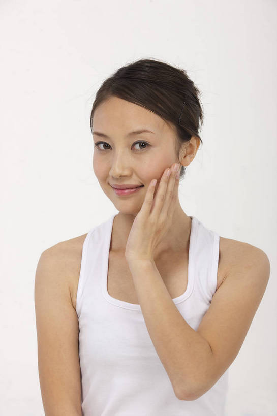 东方人,一个人,微笑,竖图,彩色,室内,白天,中国,亚洲,图片,休闲装,享受,休闲,放松,美女,摄影,生活方式,轻松,东亚,女孩,女人,女性,亚洲人,中国人,年轻人,坐着,半身,影棚拍摄,高兴,愉快,bj174