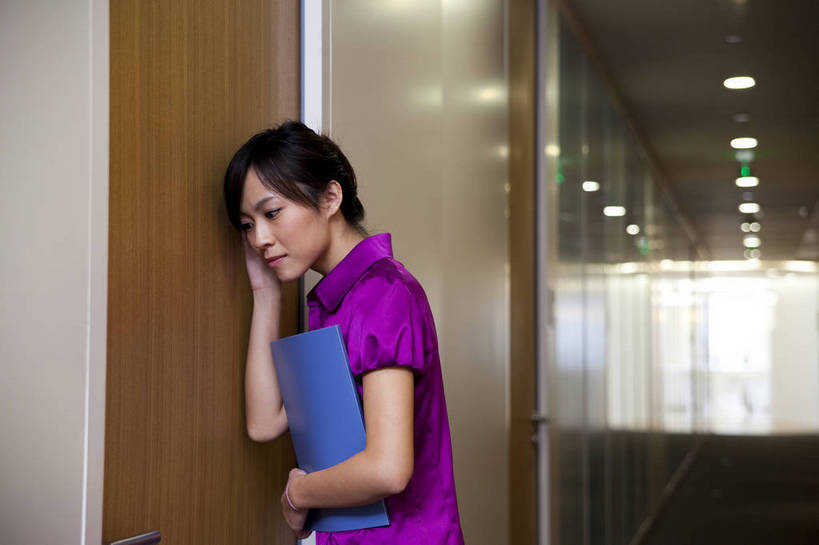 东方人,一个人,商务人士,商务女性,办公室,横图,彩色,室内,白天,西装,商务,成功,信心,职员,门,中国,亚洲,套装,正装,图片,文件,文件夹,现代建筑,站着,美女,金融,摄影,经济,商务装,贸易,工薪阶层,东亚,女人,女性,亚洲人,中国人,年轻人,白领,上班族,半身,高兴,办公,商业,敲门,bj174