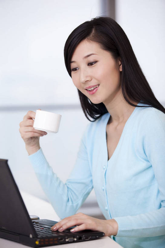 东方人,一个人,商务人士,商务女性,办公室,竖图,彩色,室内,白天,西装,商务,成功,信心,职员,中国,亚洲,套装,正装,工作,图片,喝茶,现代建筑,笔记本,美女,金融,摄影,休息室,经济,商务装,贸易,工薪阶层,东亚,茶水间,手提电脑,女人,女性,亚洲人,中国人,年轻人,白领,上班族,坐着,半身,高兴,办公,商业,bj174